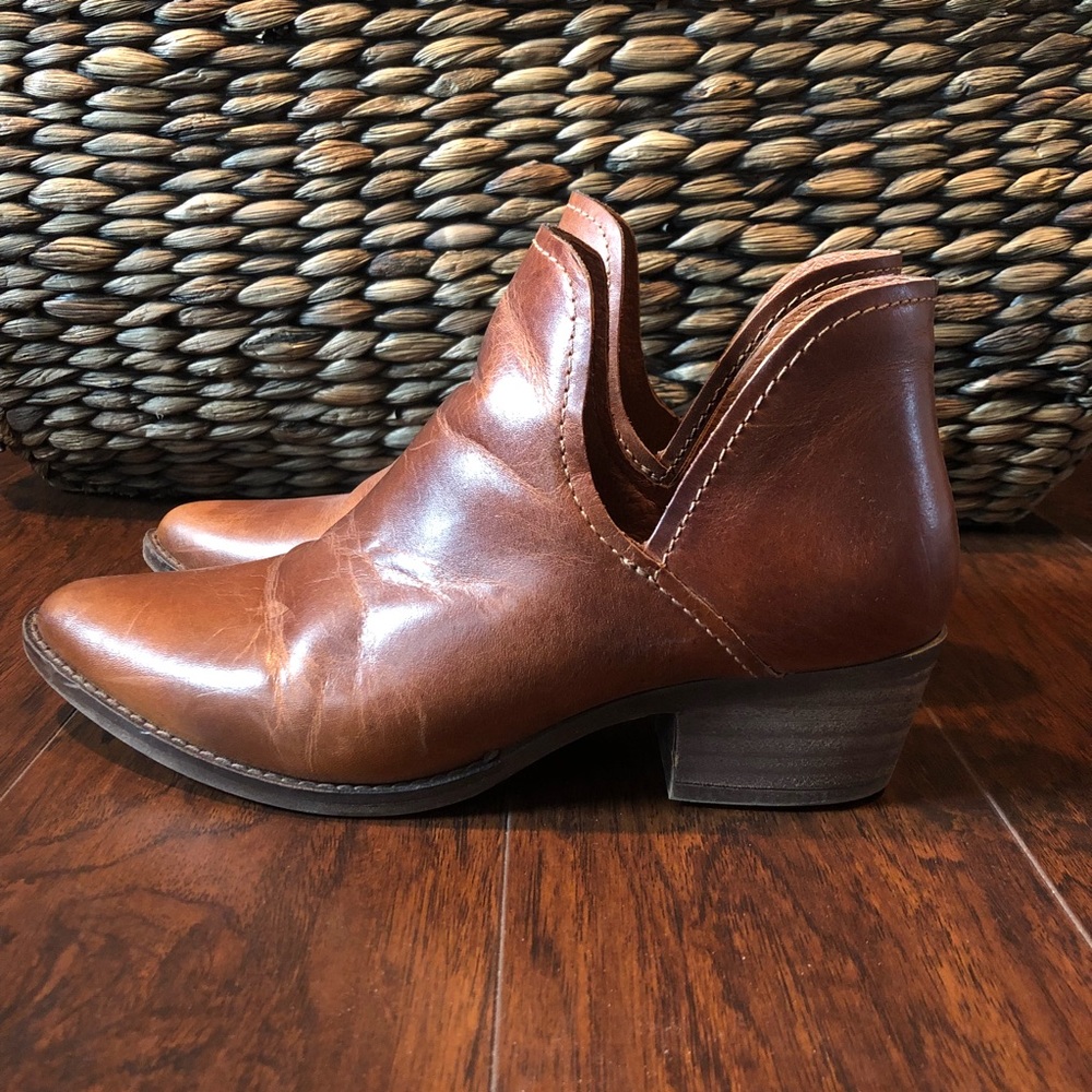 STEVE MADDEN 6.5 leather bootie